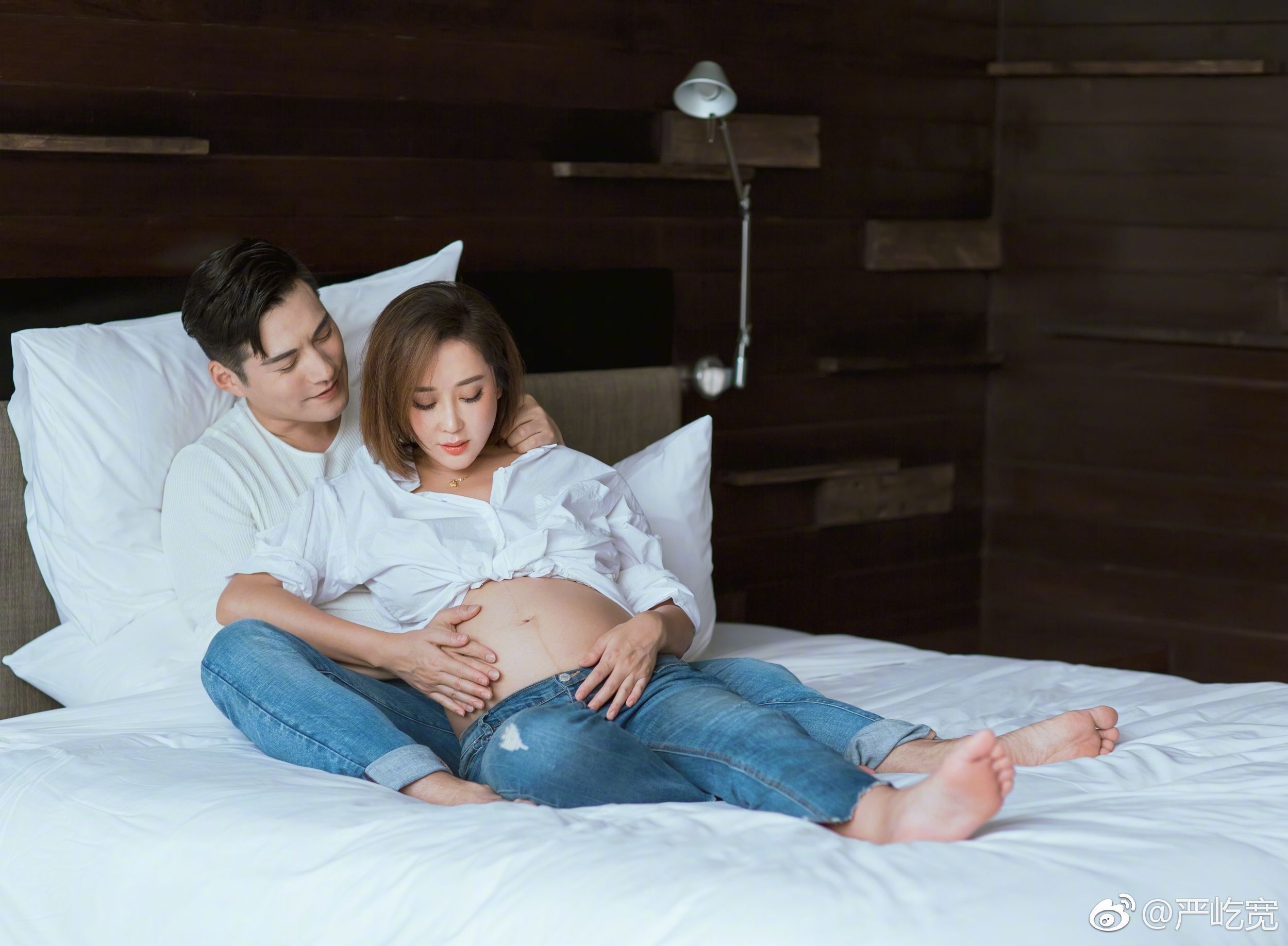 严屹宽杜若溪拍孕肚恩爱写真,网友:看肚形是女孩_【快资讯】