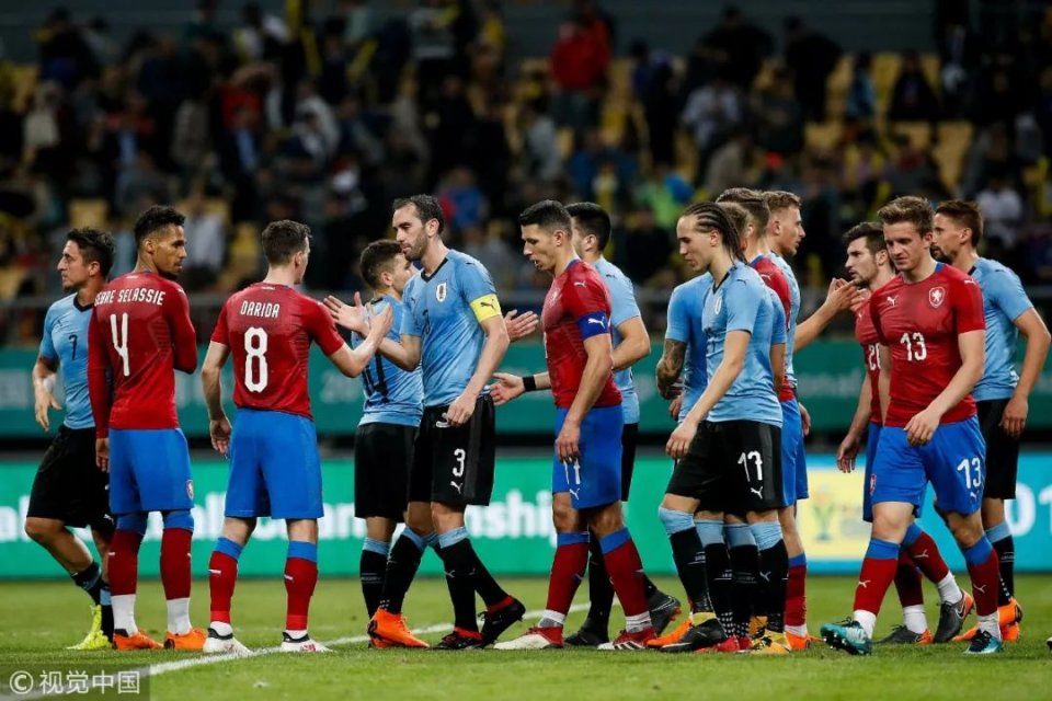 苏亚雷斯卡瓦尼双响炮,乌拉圭挺进决赛迎战威