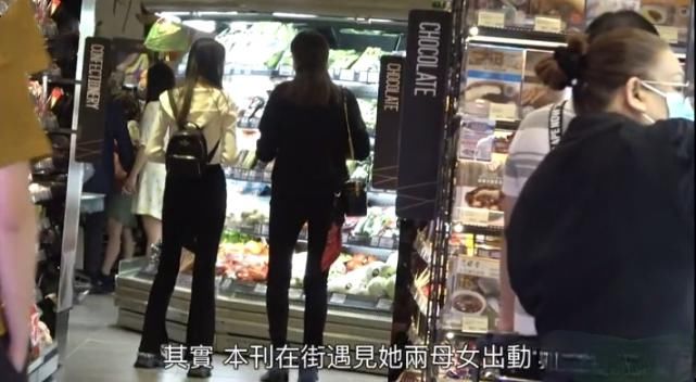 任达华女儿身材发育太好,15岁身高快达1米8,清纯性感都能驾驭