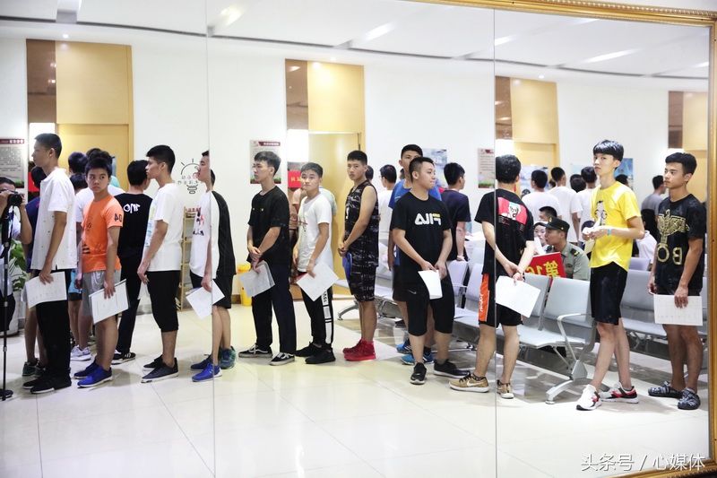 探秘海南高考军校提前批面试和体检 专家考察