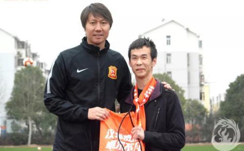 感动!李铁自掏腰包为卓尔残疾球迷购票,一直悉