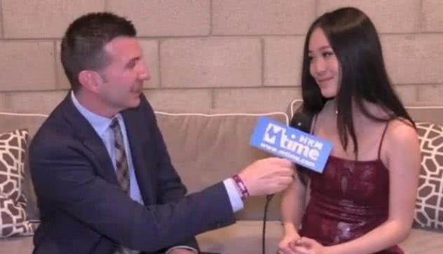 李连杰女儿现身《复联4》首映礼,英语流利,父