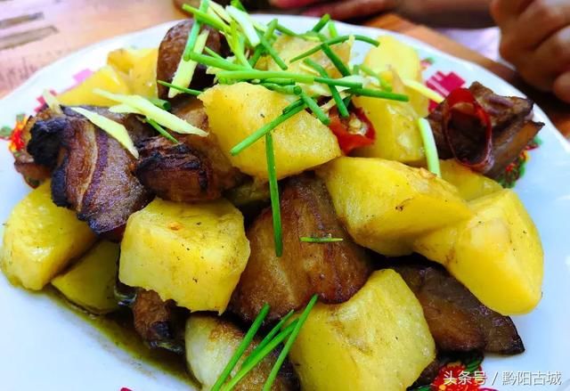 湖南西部有一座会“变红”的山,因一种让人“吃饱饭”的花而出名