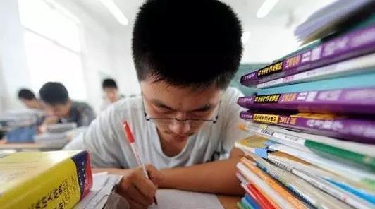 19岁男孩尿毒症晚期没救,医生说出原因,父亲痛