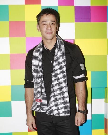 80年代他就片酬百万,娶英籍美人为妻,连光头强