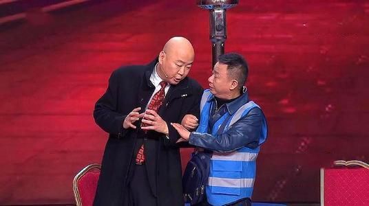 他是春晚常客，倾家荡产陪妻子抗癌21年，现今52岁活成这样