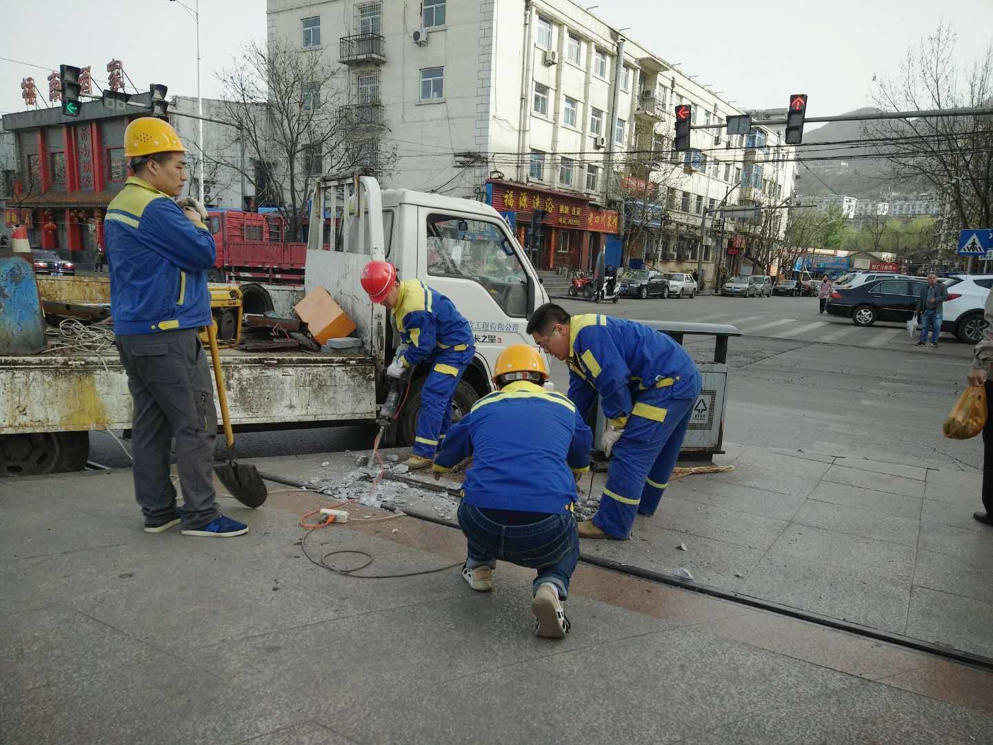 【爆料】阳泉市政工程全面完成城区道路障碍物