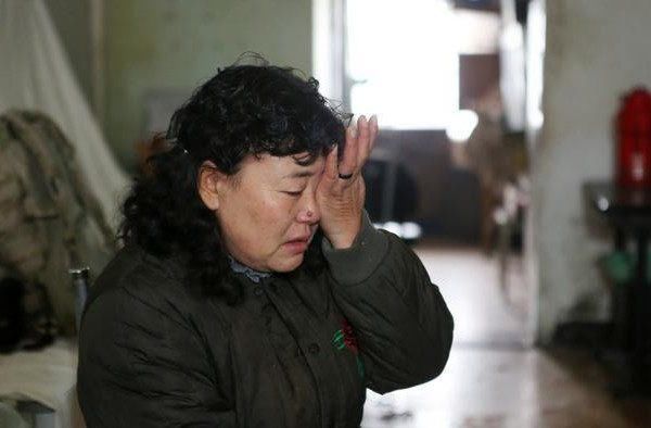 母亲70岁生日，我带回来一个人，母亲和他再婚，我笑着叫声“爸”