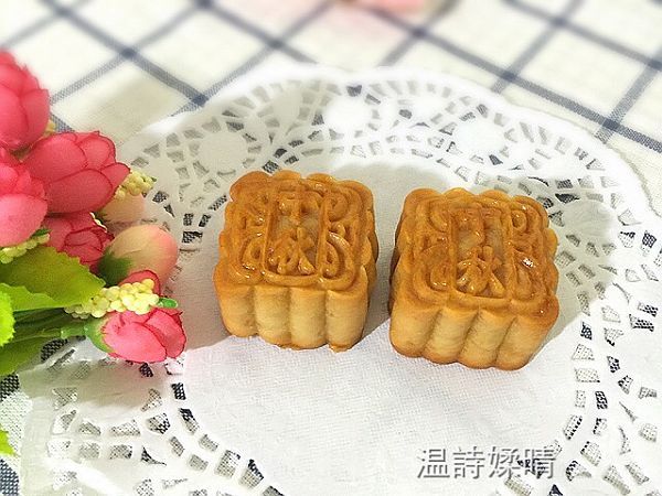 广式蛋黄莲蓉月饼