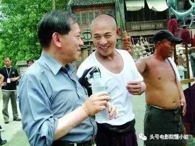 李连杰拍新片“玩一玩”破除重病谣言 身上穿的衣服暴露生活现状