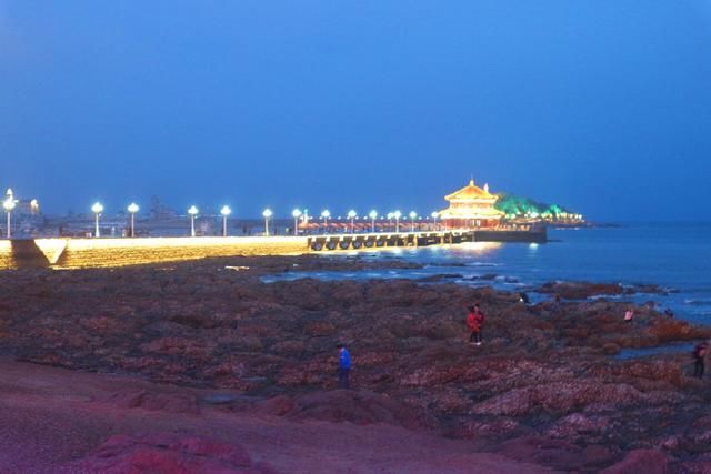 5月青岛栈桥之夜，“前海沿儿”赏夜景