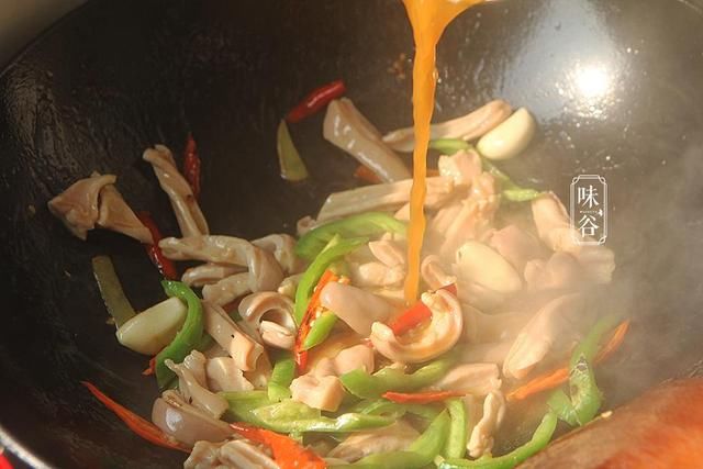 猪身上最贵的部位，健脾胃补气血，口感脆嫩鲜香，好吃到舔盘！