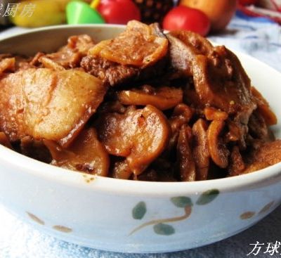 五花肉炖干土豆片