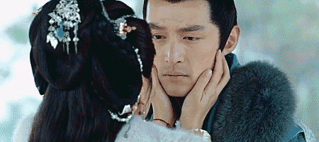 第一句话,是在我们拍摄《射雕英雄传》的时候,她说:演员演戏是一个