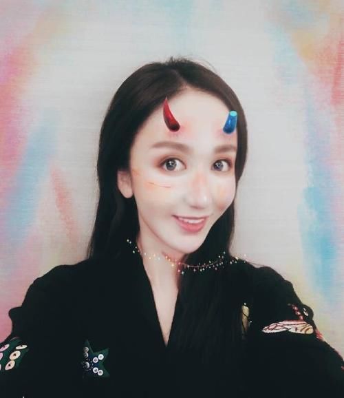 古力娜扎的万圣节技巧来袭,跟杨颖相比,谁的妆打飞ji造型视频图片