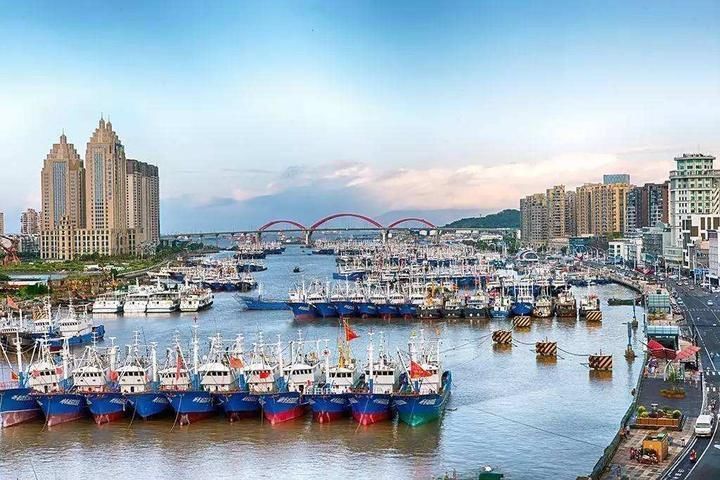 网格管理向海上延伸 普陀区首批党员先锋模范船挂牌