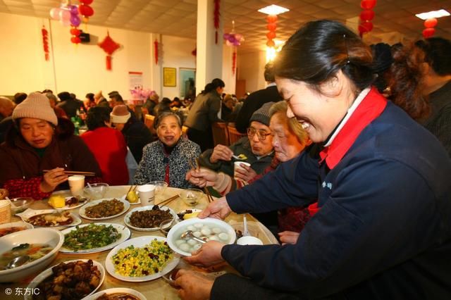 鸡鸭鱼肉不再是年夜饭绝对主角 年夜饭你会如何安排家宴？