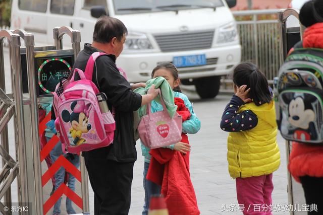 四岁女童上幼儿园被劝退，宝妈悔不当初，只因爷爷奶奶这样教孩子