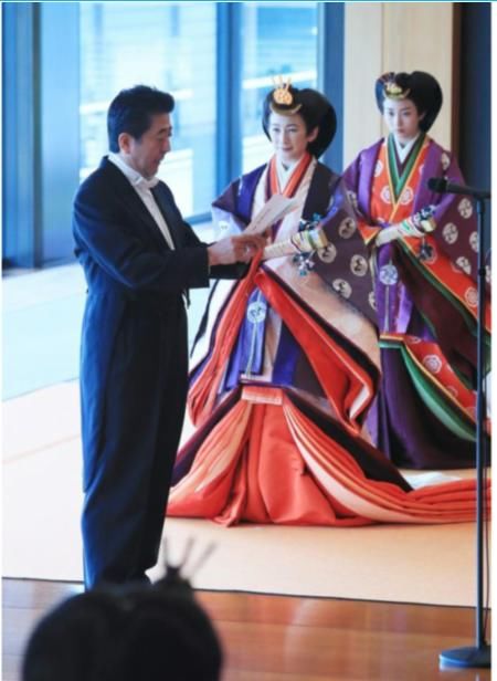 日本皇室好忙，雅子皇后妯娌俩同天亮相，纪子妃和服更抢眼？