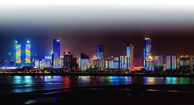 高楼林立新南昌,炫彩夜景