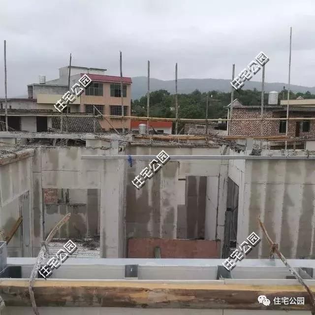 轻钢墙体中空没安全感，这栋实心墙轻钢别墅怎能拒绝？