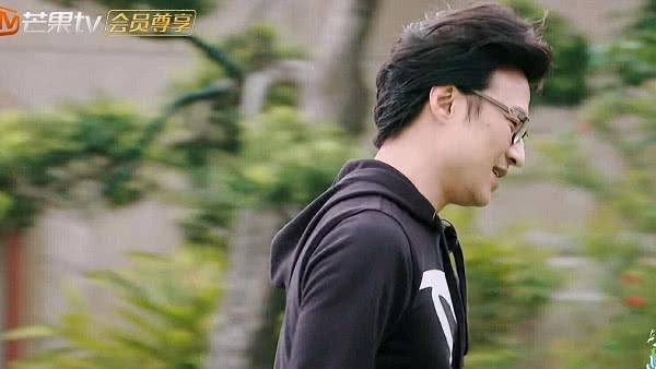 妻子:章子怡包文婧玩游戏摔倒,汪峰下意识脱口