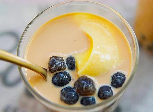 在家自制一点点爆款:焦糖珍珠布丁奶茶,香甜