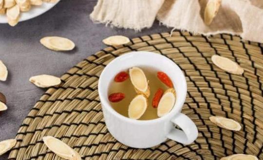 再三劝告:黄芪不可同它泡茶,小心火上添油连