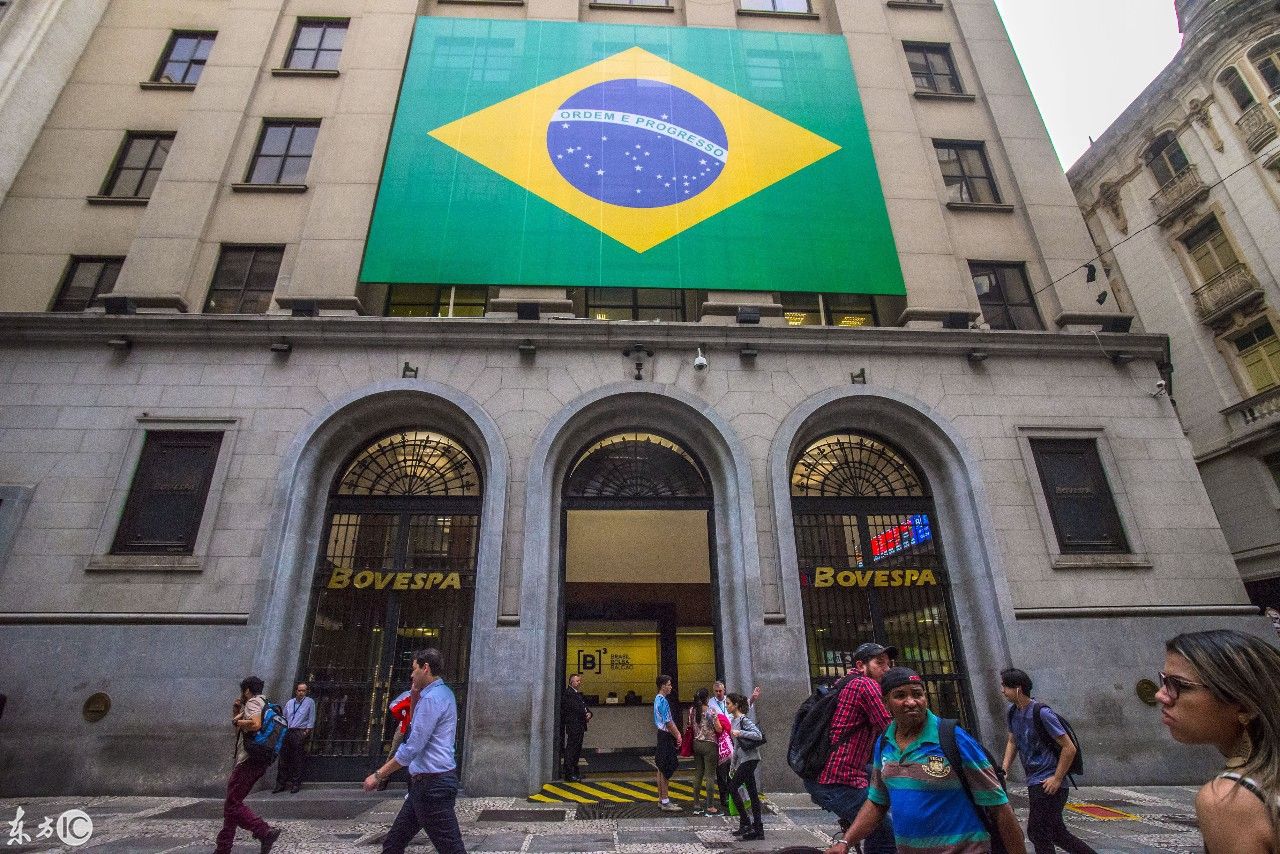 夺过五次世界杯冠军的国家,大街小巷都是足球