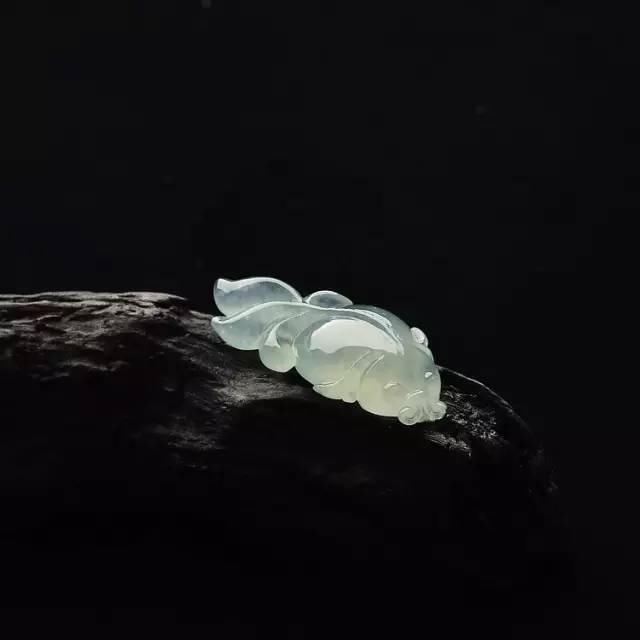 翡翠鱼的寓意是什么