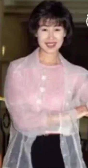 颜值不输赵雅芝的女星,与痴情富豪相识16年,60岁至今未婚