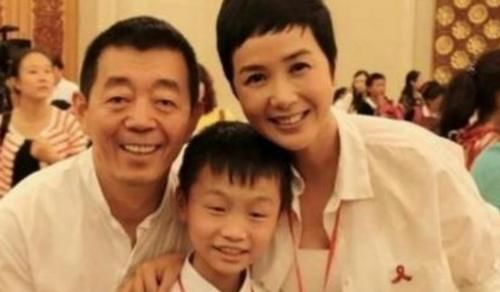 蒋雯丽将外甥女捧成影后，却几乎不提儿子，看了她儿子照片：怪不得！