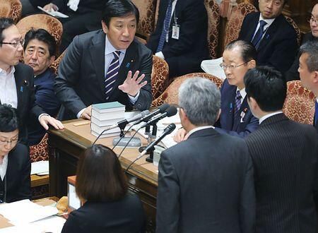 又没管住嘴?麻生太郎“开嘲讽”致国会暂时中断