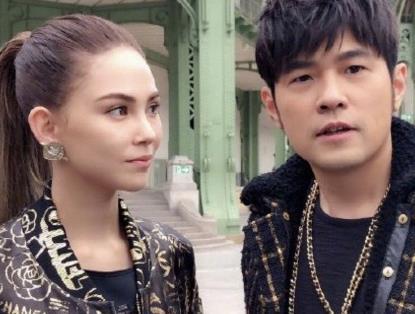 周杰伦昆凌同框看秀,身上的服装成最大亮点,被