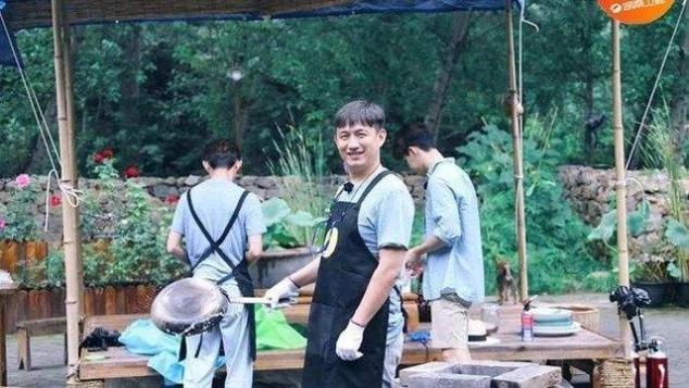 《向往3》何炅被黄雅莉唱哭,黄磊十八字化现场