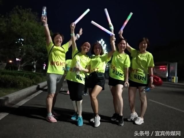 宜宾县举行奔跑青春 红心向党首届红动商圈主