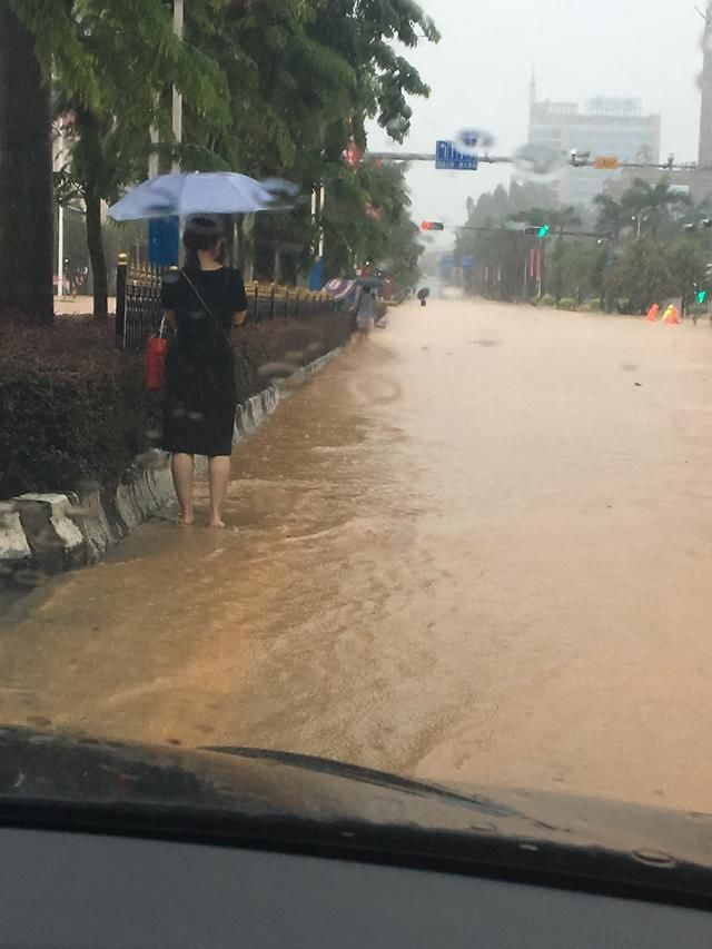 江门全市暴雨红色预警信号生效！全市停课！