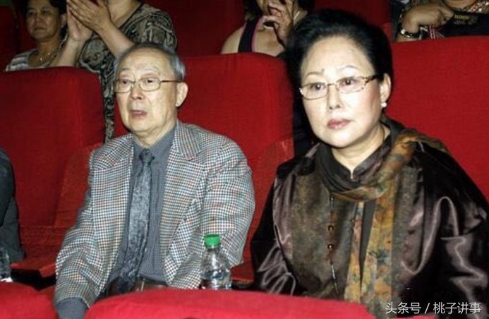 68岁斯琴高娃的84岁丈夫陈亮声近照,夫妻很恩