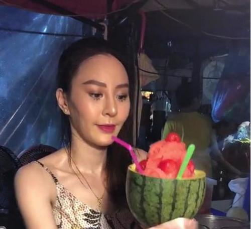 台湾美女在泰国卖水果走红,人称水果西施,网