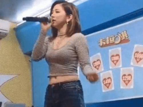 邓紫棋走红前长啥样？看清她旧照的那一刻，网友：这才是男人喜欢的款啊！