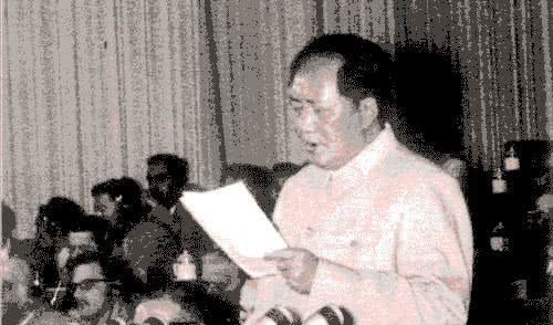 四九年英国军舰入长江,周恩来提和平谈判,毛摇