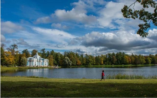 这个国家的美女一到晚上太疯狂,中国游客根本不敢出门