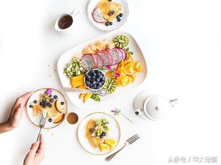 哄孩子吃饭比登天还难？解决宝宝挑食，育儿专家们提出了10个妙招