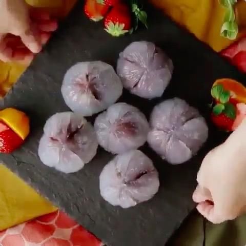 草莓大福好！这道少女心炸裂的草莓果冻包你舍得吃么？