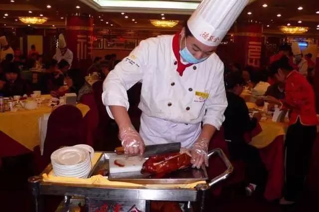 明明烤鸭还有肉，师傅却不切了！烤鸭店的“行业秘密”, 谁