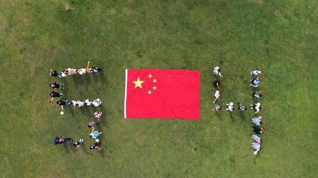 特别策划|新青年快闪西湖畔 纪念五四100周年