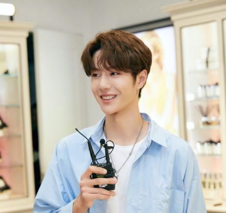 王一博适合主持吗