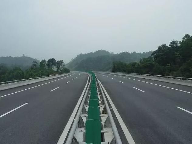 中国首条不限速的高速公路，想开多快都可以，时速120km将成历史