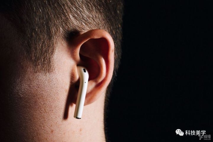 苹果和谷歌取消耳机插孔这一年