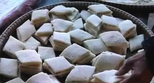 街头最近常见的这些小吃，看起来不起眼，吃到嘴里却很美味